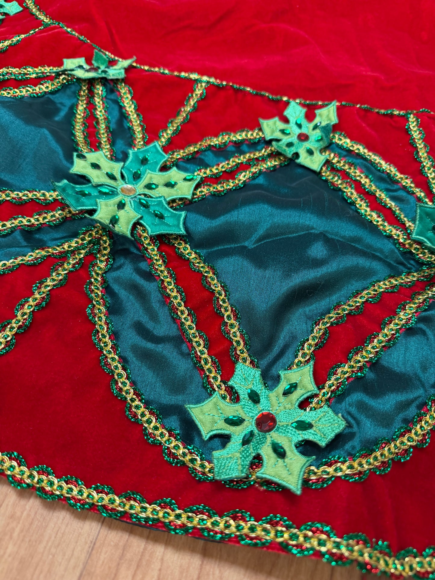 Pre-Order 2026- The Noble Noel Collection Velvet Table Overlay